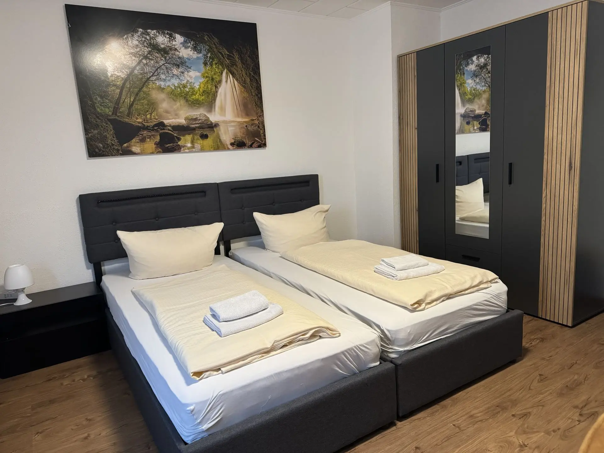 Budget Doppelzimmer Schlosshof Dolgesheim