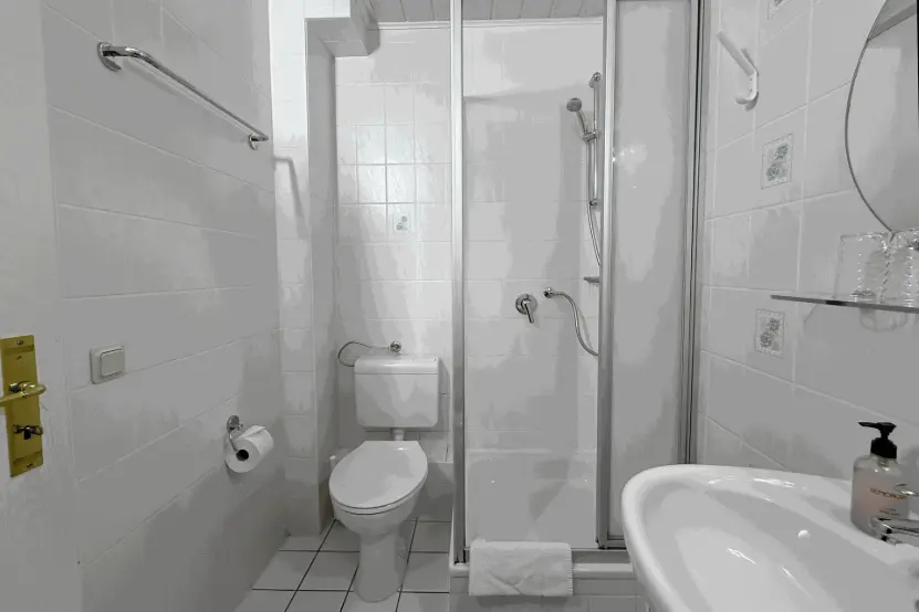 sauberes Bad DZ Schlosshof Dolgesheim