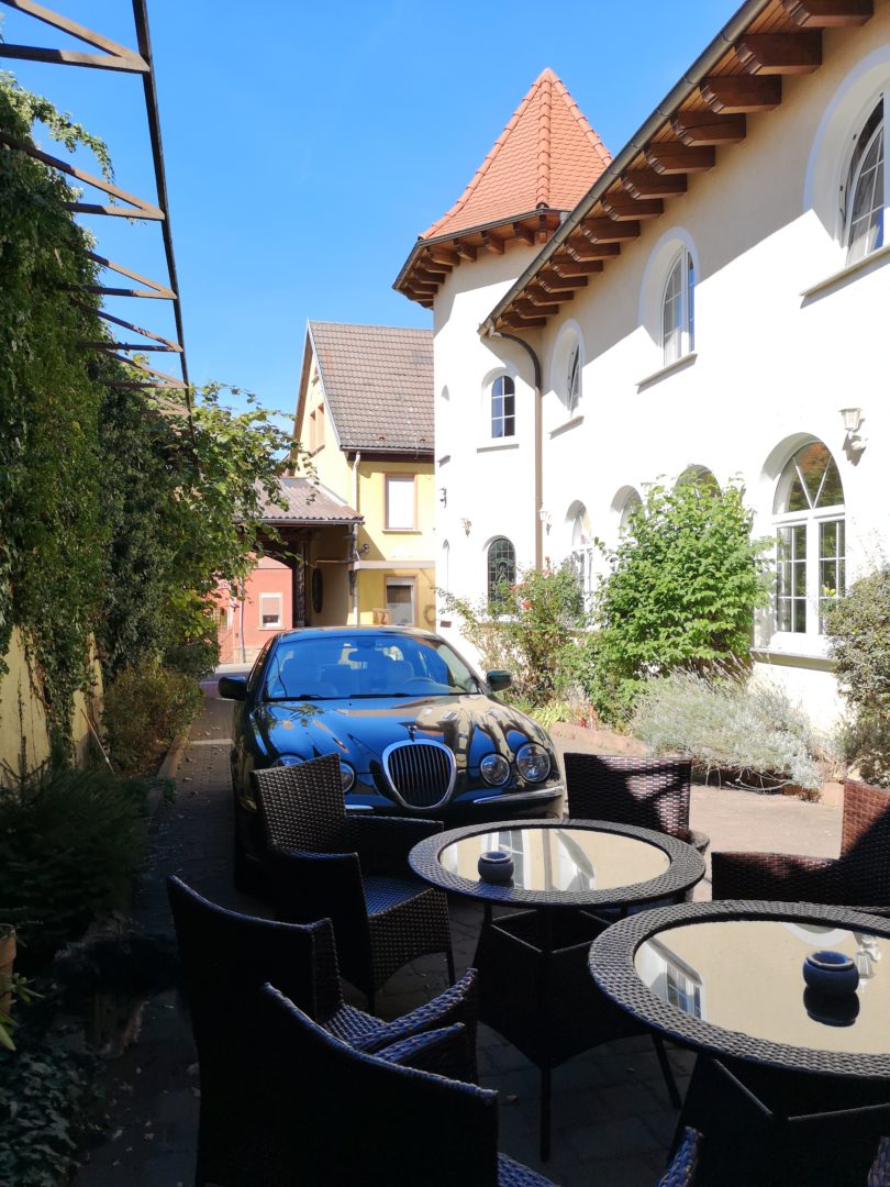 Parkplatz Hotel Schlosshof Dolgesheim